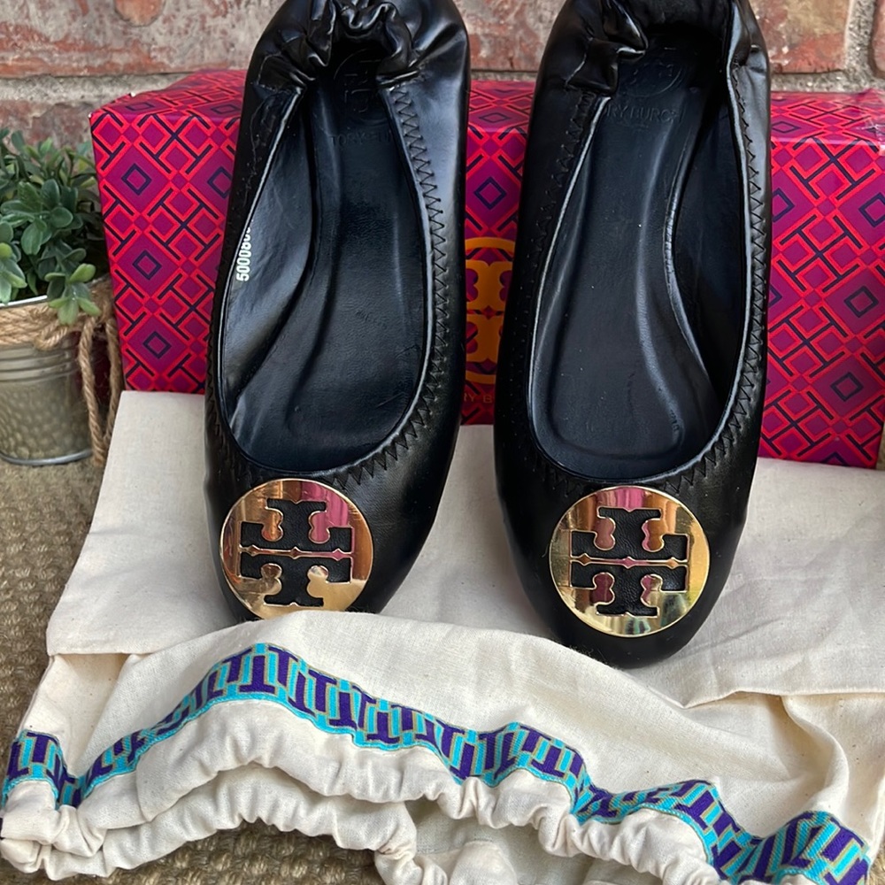 Tory Burch Reva ballet flat, beautiful black and gold color.  Dust bag included